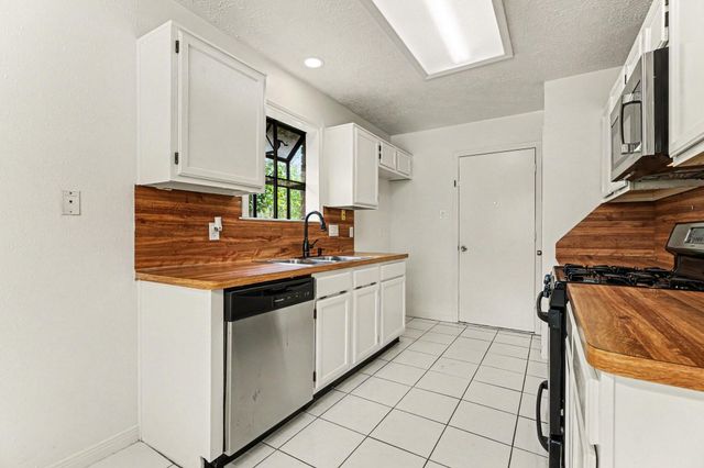 2909 Forest Hills Drive, League City, TX 77573
