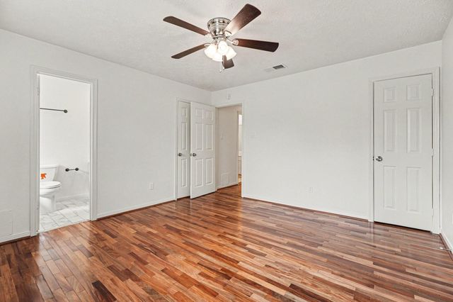 2909 Forest Hills Drive, League City, TX 77573