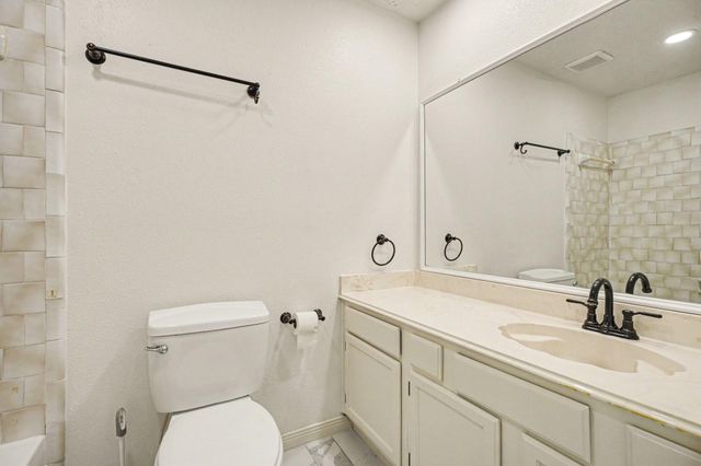 2909 Forest Hills Drive, League City, TX 77573