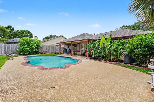 2909 Forest Hills Drive, League City, TX 77573