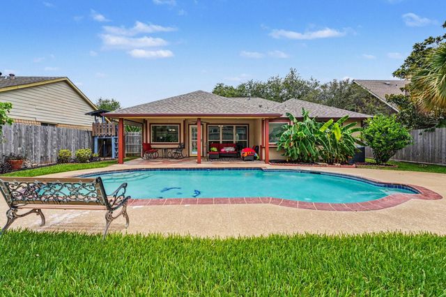 2909 Forest Hills Drive, League City, TX 77573