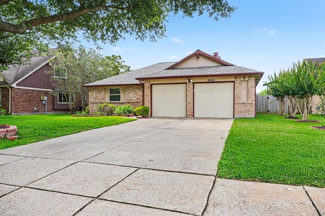2909 Forest Hills Drive, League City, TX 77573