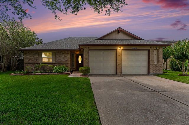 2909 Forest Hills Drive, League City, TX 77573
