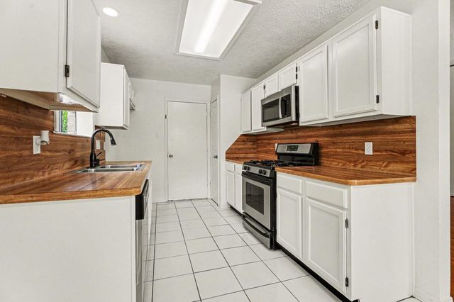 2909 Forest Hills Drive, League City, TX 77573