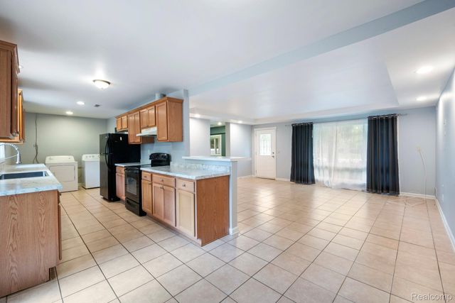 2495 Walce Drive, West Bloomfield Charter Township, MI 48324