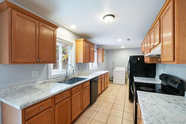 2495 Walce Drive, West Bloomfield Charter Township, MI 48324
