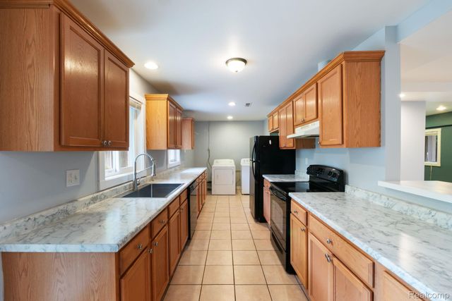2495 Walce Drive, West Bloomfield Charter Township, MI 48324