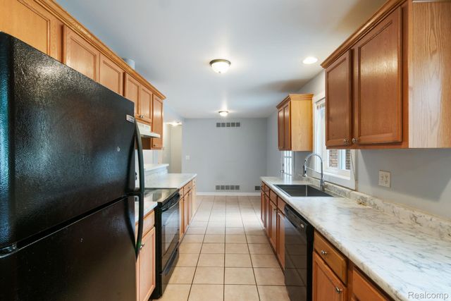2495 Walce Drive, West Bloomfield Charter Township, MI 48324