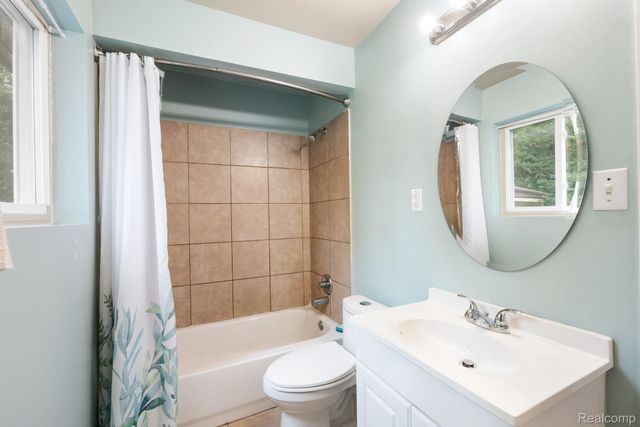 2495 Walce Drive, West Bloomfield Charter Township, MI 48324