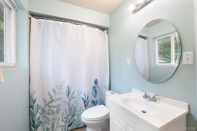 2495 Walce Drive, West Bloomfield Charter Township, MI 48324