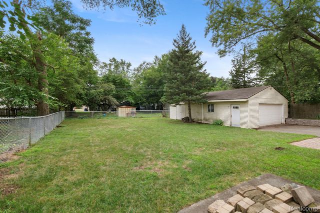 2495 Walce Drive, West Bloomfield Charter Township, MI 48324