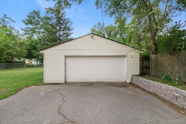 2495 Walce Drive, West Bloomfield Charter Township, MI 48324