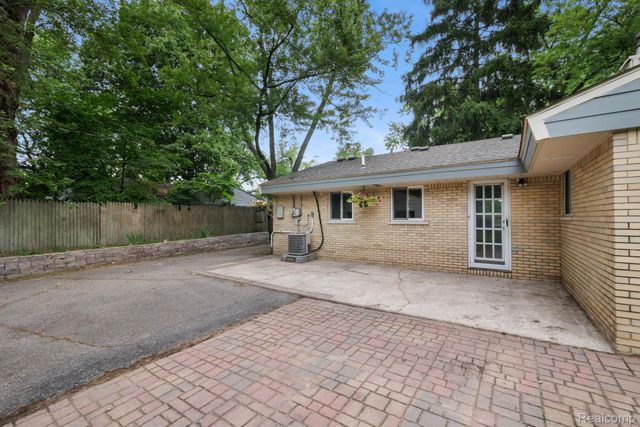 2495 Walce Drive, West Bloomfield Charter Township, MI 48324