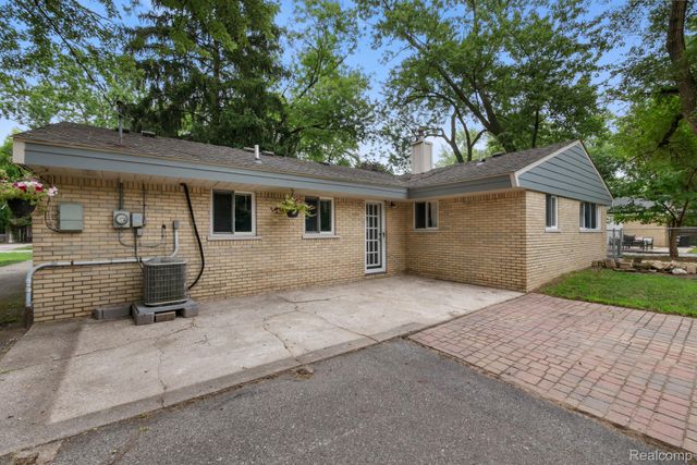 2495 Walce Drive, West Bloomfield Charter Township, MI 48324