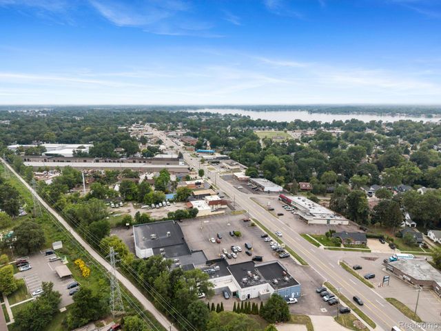 2495 Walce Drive, West Bloomfield Charter Township, MI 48324