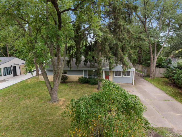 2495 Walce Drive, West Bloomfield Charter Township, MI 48324