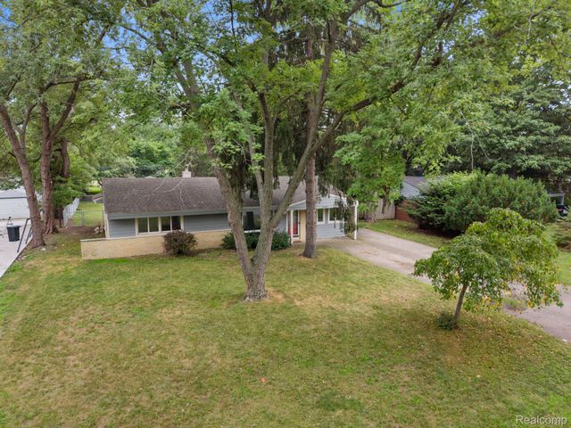 2495 Walce Drive, West Bloomfield Charter Township, MI 48324