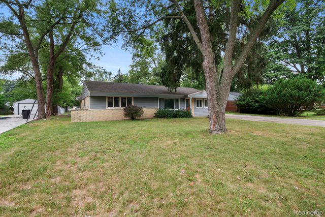 2495 Walce Drive, West Bloomfield Charter Township, MI 48324