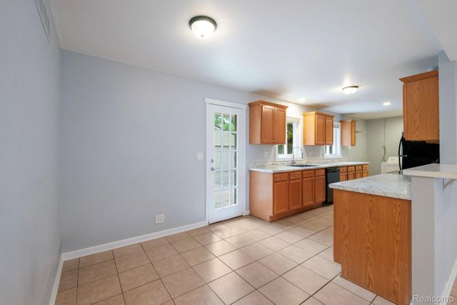 2495 Walce Drive, West Bloomfield Charter Township, MI 48324