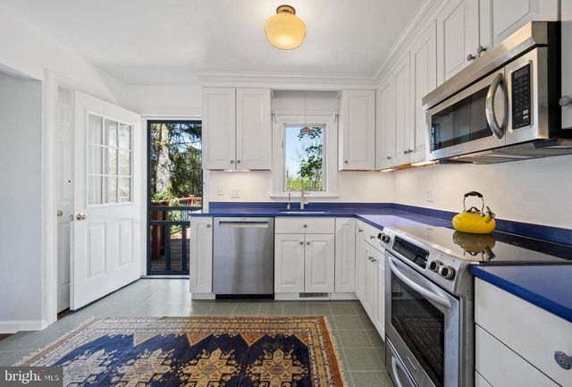 10 NANCY LN, Phoenixville, PA 19460