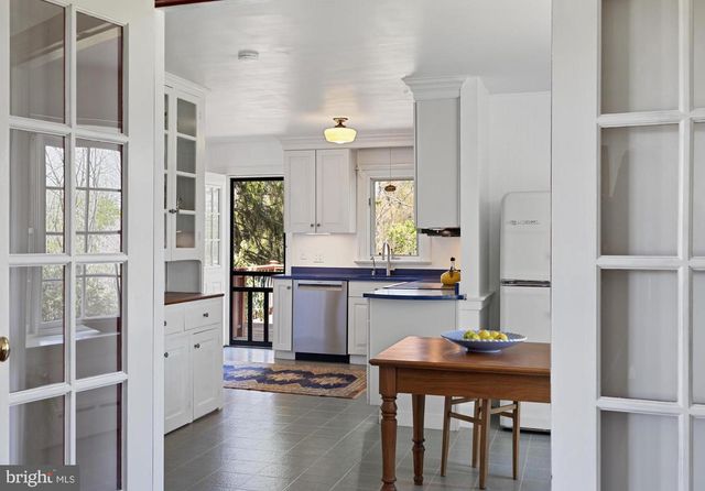 10 NANCY LN, Phoenixville, PA 19460