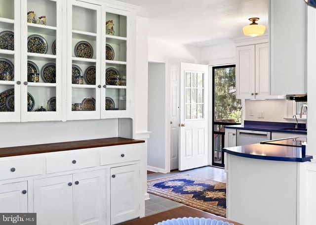 10 NANCY LN, Phoenixville, PA 19460