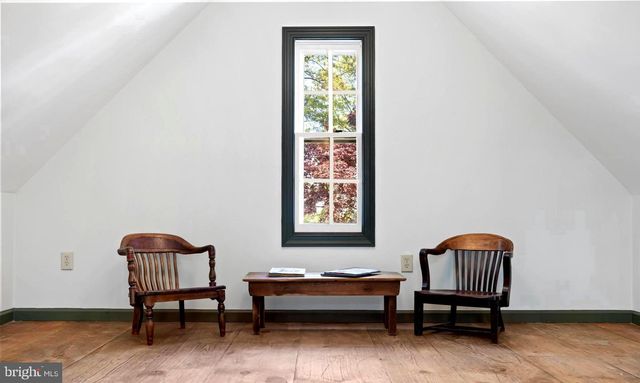 10 NANCY LN, Phoenixville, PA 19460