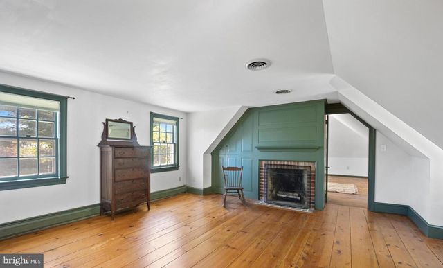 10 NANCY LN, Phoenixville, PA 19460