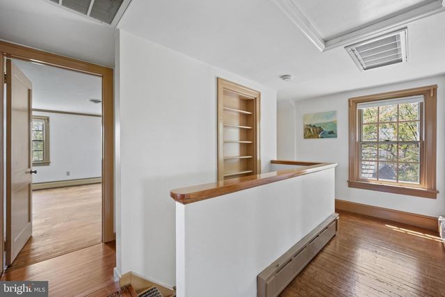 10 NANCY LN, Phoenixville, PA 19460