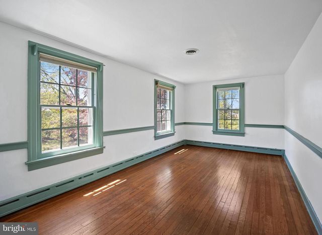 10 NANCY LN, Phoenixville, PA 19460