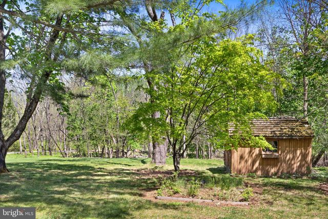 10 NANCY LN, Phoenixville, PA 19460