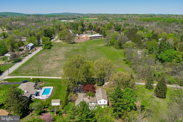 10 NANCY LN, Phoenixville, PA 19460