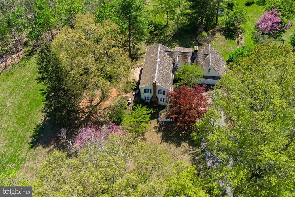 10 NANCY LN, Phoenixville, PA 19460