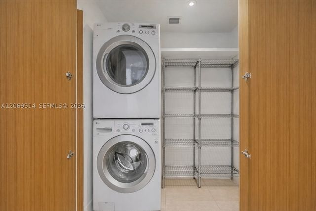 520 Brickell Key Dr A1421, Miami, FL 33131