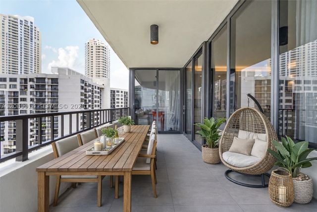520 Brickell Key Dr A1421, Miami, FL 33131