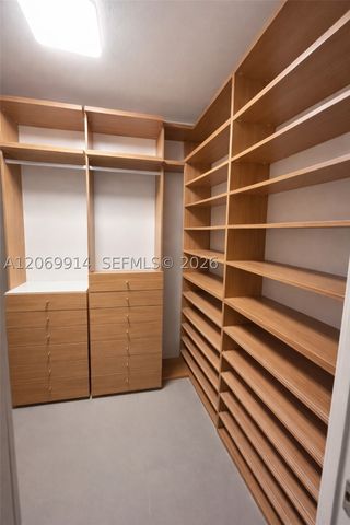 520 Brickell Key Dr A1421, Miami, FL 33131