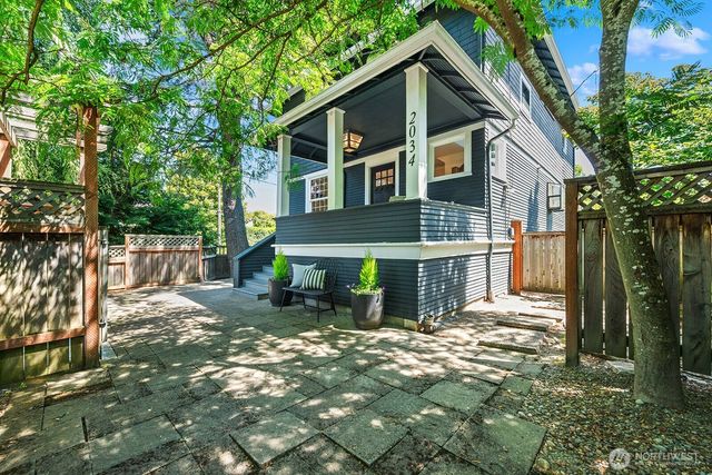 2034 Federal Avenue E, Seattle, WA 98102