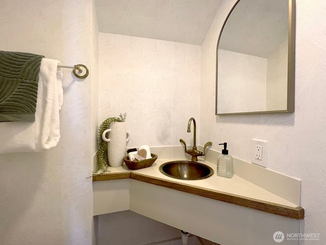 2034 Federal Avenue E, Seattle, WA 98102
