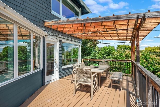 2034 Federal Avenue E, Seattle, WA 98102