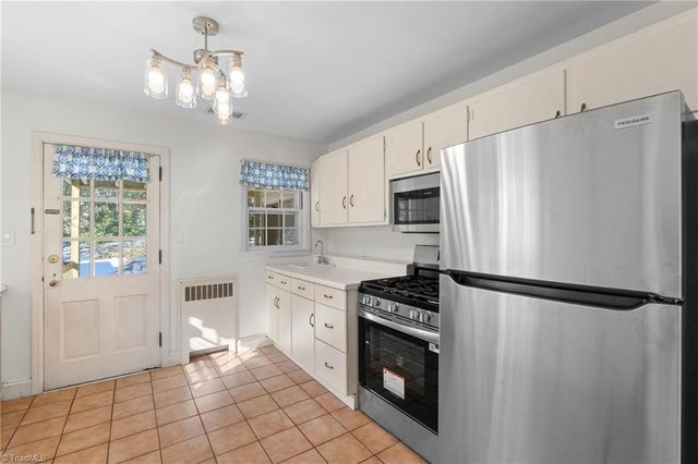 221 W Avondale Drive, Greensboro, NC 27403