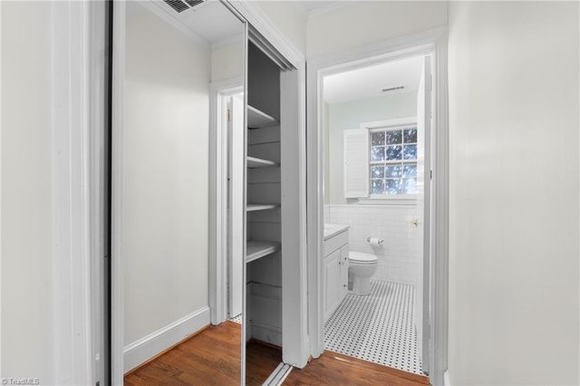 221 W Avondale Drive, Greensboro, NC 27403