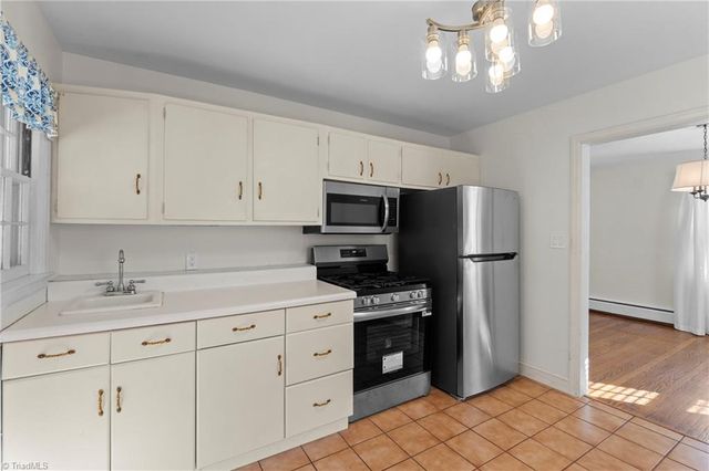 221 W Avondale Drive, Greensboro, NC 27403