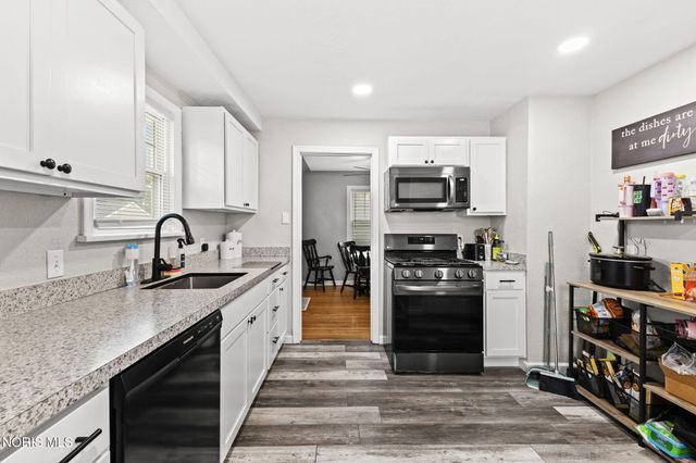3040 Strathmoor Avenue, Toledo, OH 43614