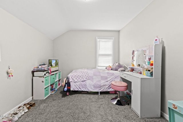 3040 Strathmoor Avenue, Toledo, OH 43614