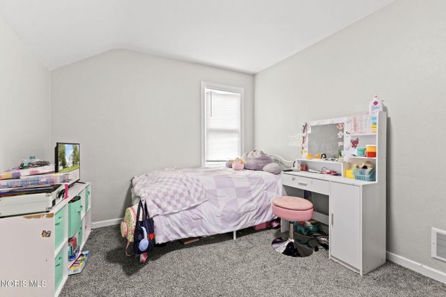 3040 Strathmoor Avenue, Toledo, OH 43614