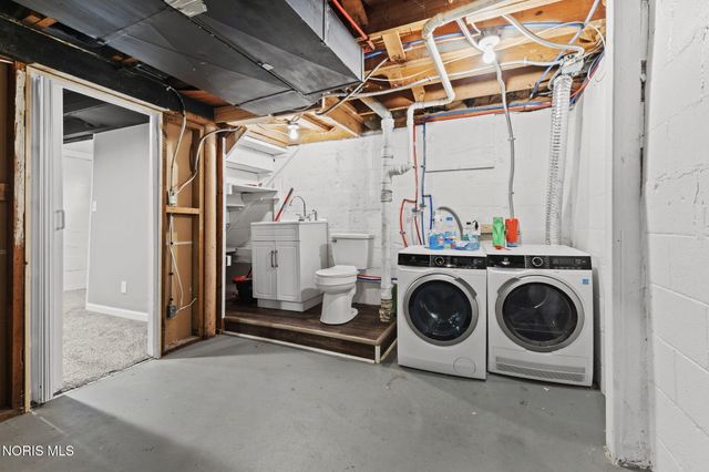 3040 Strathmoor Avenue, Toledo, OH 43614
