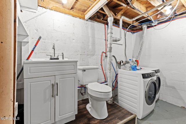 3040 Strathmoor Avenue, Toledo, OH 43614