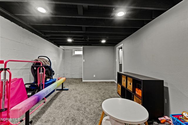 3040 Strathmoor Avenue, Toledo, OH 43614