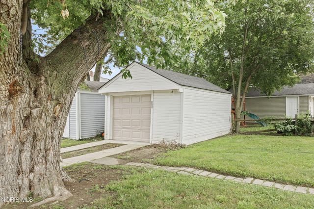 3040 Strathmoor Avenue, Toledo, OH 43614