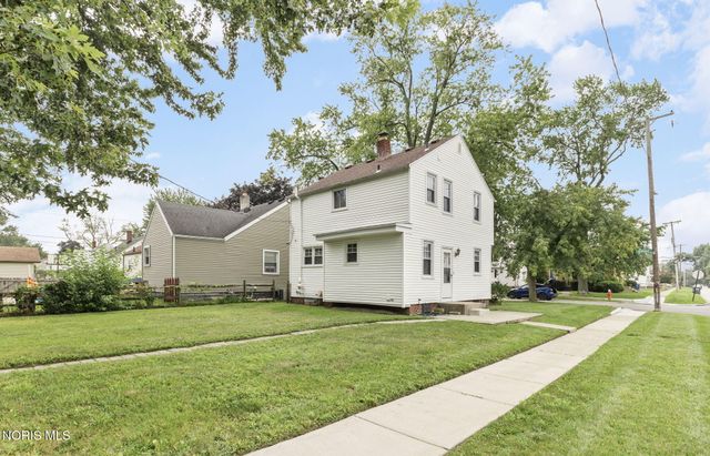 3040 Strathmoor Avenue, Toledo, OH 43614